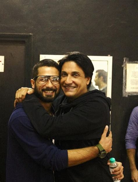 Shahid Kapoor gets emotional at his brother's graduation Photos - FilmiBeat