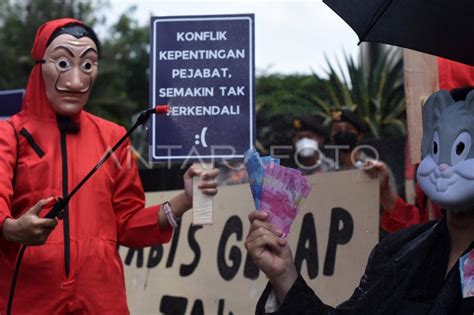 Aksi Peringatan Hari Antikorupsi Sedunia Antara Foto