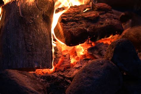 Campfire 1080p 2k 4k 5k Hd Wallpapers Free Download Wallpaper Flare