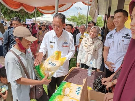 Pemkab Pringsewu Distribusikan Bantuan Program Pengentasan Kemiskinan