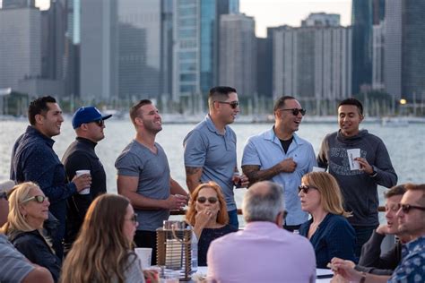 Chicago Krydstogt med vin og ost eller øl og grill torsdag aften