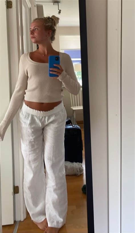 Pin tillagd av Tayla på fittiez Outfit idéer Sommar Make