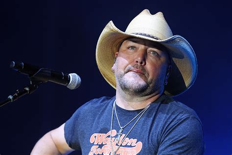 Jason Aldean Does His Wife's Makeup Blind, With Chaotic Results