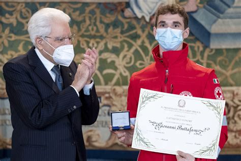 Mattarella Conferisce Attestati Donore Di Alfiere Della Repubblica