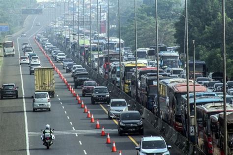 Jalur Puncak Mulai Padat