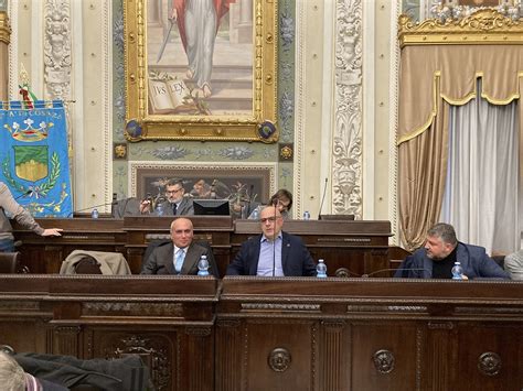 Cosenza Il Consiglio Comunale Approva Il Piano Di Riequilibrio