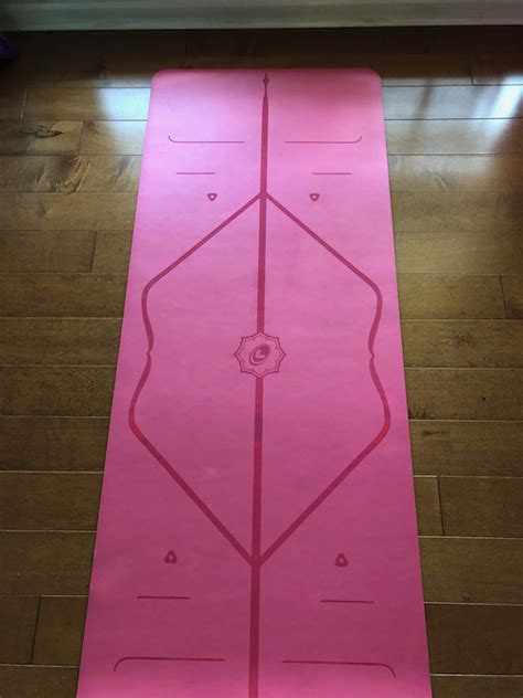 I tried the Liforme yoga mat. Here's what I thought. (Review) - Trusty ...