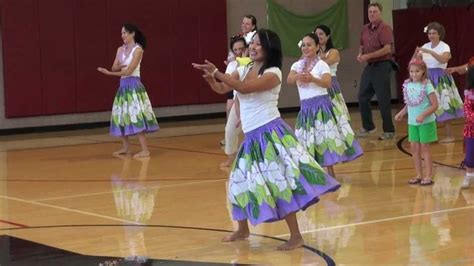 Next Step—Learn the Hukilau in this 4 Minute Hula Lesson with Aloha ...