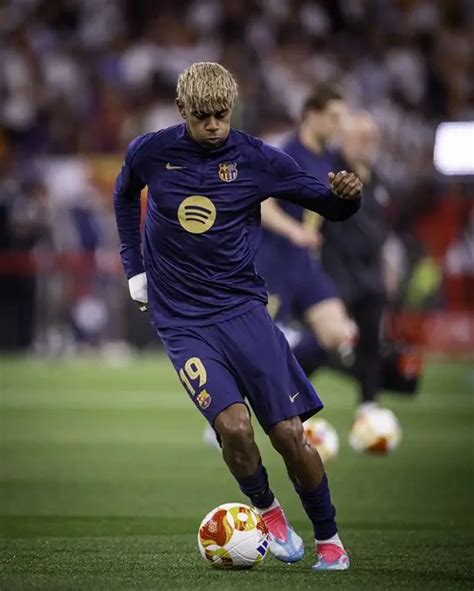 lamine yamal new hair 11