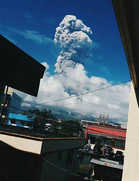 Huge eruption at Mayon Volcano, Philippines, ejects ash 12.5 km (41 000 ...