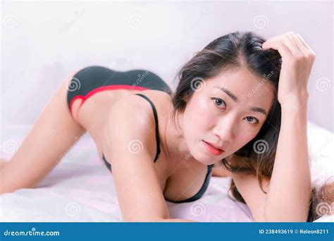 Sexy Asiatique Femme Portant Un Bikini Noir Image Stock Image Du