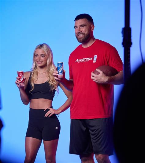 Travis Kelce Looks Unrecognizable As Taylor Swifts Nfl Legend Beau