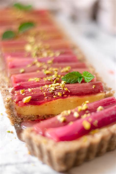 Rhubarb & Custard Tart - Addicted to dates