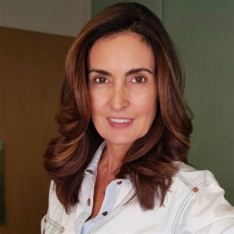 Fátima Bernardes muda de visual e fica satisfeita o resultado Jetss