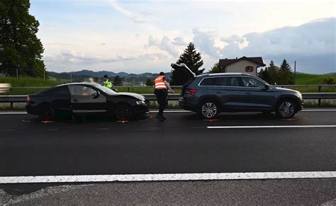 Gossau SG Autobahn A1 Auffahrkollision Zwischen Zwei Autos