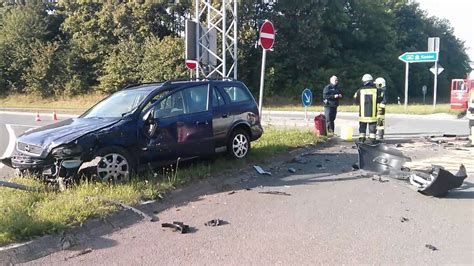 Unfall An Der A Bei Zierenberg Zwei Menschen Wurden Verletzt