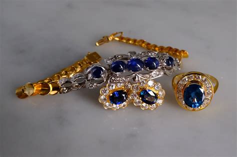 Oval Yellow Gold Blue Sapphire Ring 18k | Gem Gardener