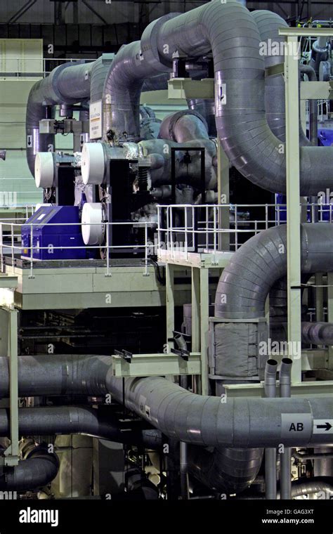 The turbine building inside sizewell b nuclear power station hi-res ...