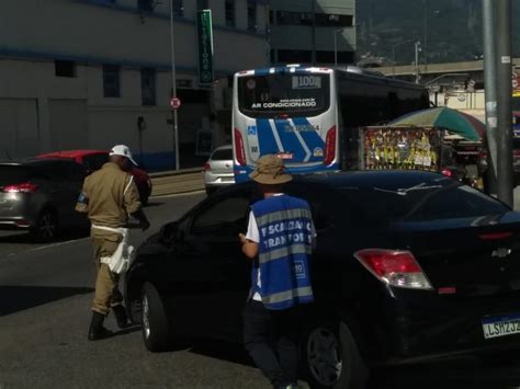 SMTR aplica 34 multas em ação foco em veículos de transporte por