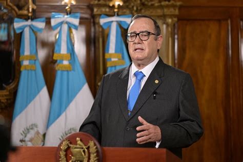 Ee Uu Proh Be Ingreso De Expresidente Guatemalteco Alejandro