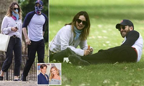 EXCLUSIVE: Lily James and Chris Evans enjoy date in park | Daily Mail ...