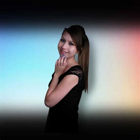 amanda todd age bio birthday family net worth national today