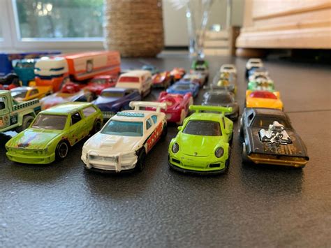 Hot Wheels Auto Sammlung 60 teilig Gebraucht in Rümlang für CHF 60 mit Lieferung auf