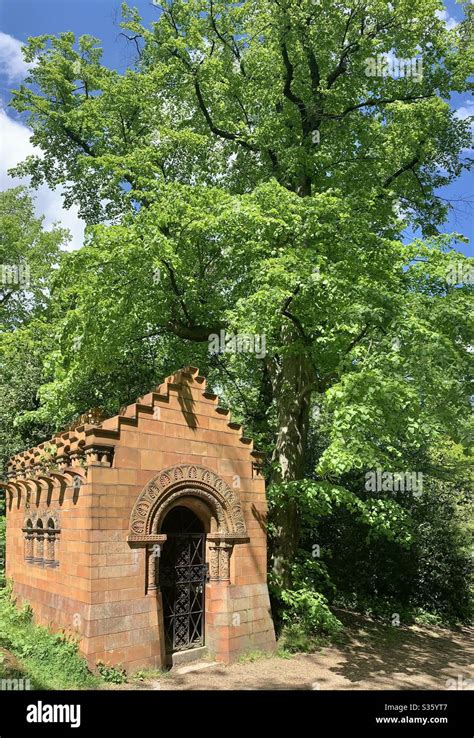 Nunhead Cemetery Hi Res Stock Photography And Images Alamy