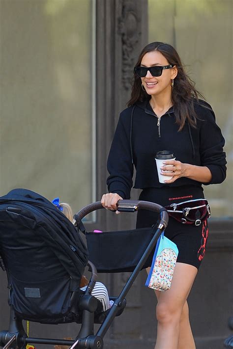 Irina Shayk And Daughter Lea Go For A Walk In Nyc See Photos