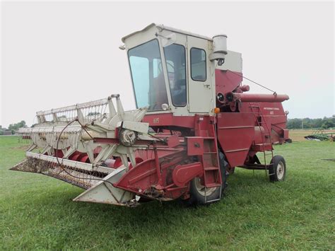 International 615 Combine International Tractors International