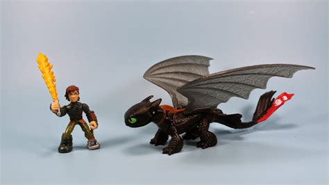 The Toy Museum: Dreamworks Dragons - Dragon Riders Hiccup & Toothless