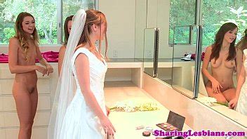 Lesbianas en acción grupal con medias XVIDEOS