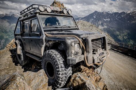 James Bond Und Jaguar Land Rover In Sölden Naomie Harris Eröffnet