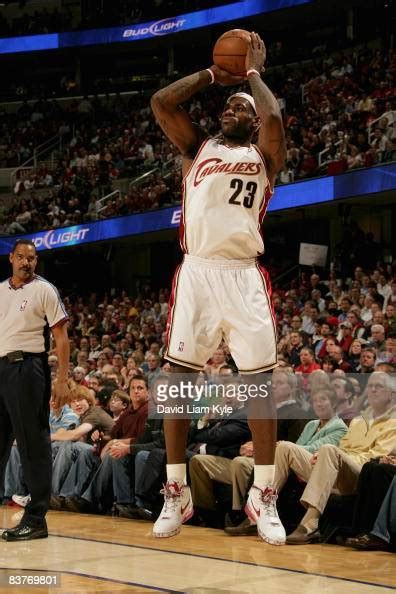 Lebron James Of The Cleveland Cavaliers Shoots During The Game News Photo Getty Images