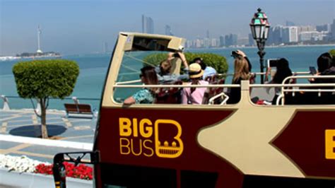 passeio de onibus hop  hop  de  horas pela big bus abu dhabi