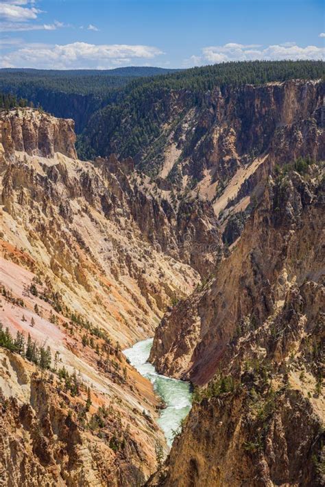 Bela Paisagem Fluvial Ao Redor Do Grand Canyon De Yellowstone Imagem De