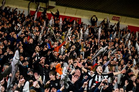 20 photos as Grimsby Town fans, players and staff celebrate FA Cup win at Southampton - Grimsby Live