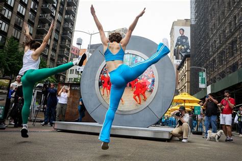 Magical Portal Opens Between Dublin And New York Bbc Newsround