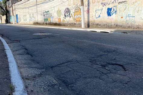 Motoristas Reclamam De Buracos Em Estrada Na Regi O Do Campo Limpo O