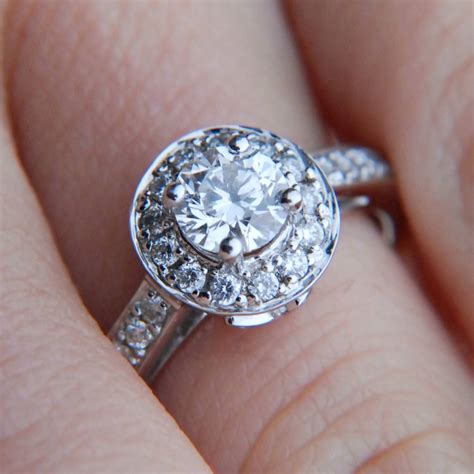 What Is a Halo Ring? | Jewelry Wise