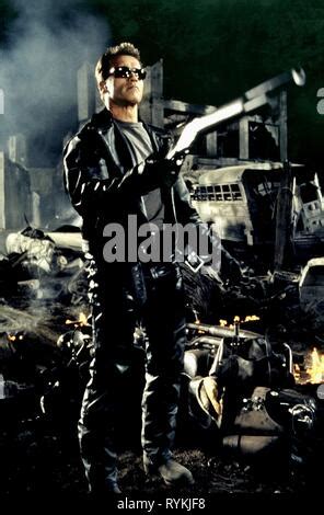 T2 3 D BATTLE ACROSS TIME 1996 ARNOLD SCHWARZENEGGER JAMES CAMERON