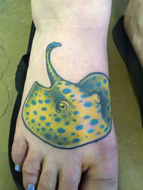 Sting Ray Tattoo By Taylor Ryan Phoenix Az Ray Tattoo Tattoos Womens Flip Flop