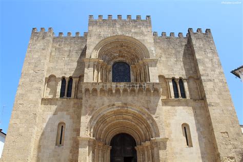 Façade de la vieille cathédrale de Coimbra Sé Velha de Coi