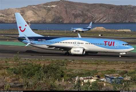 G TAWA TUI Airways Boeing 737 8K5 WL Photo by Adolfo Bento de Urquía