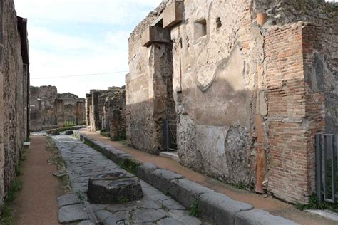 Via Degli Augustali Pompeii December 2018 Looking West Between VII 1