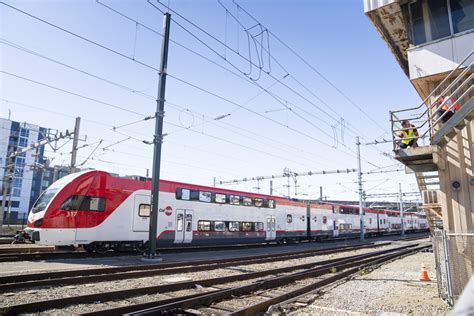 Electric trains are quieter, more reliable than diesel. New study finds