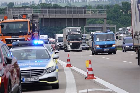 Unfall auf der A4 Lkw Crash sorgt für Mega Stau bei Nossen