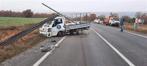 Kırklareli nde otomobil ile kamyonet çarpıştı 3 yaralı Son Dakika