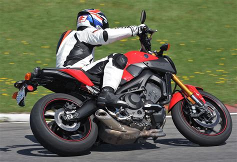 Essai Piste Yamaha FZ 09 2014 MotoPlus Ca