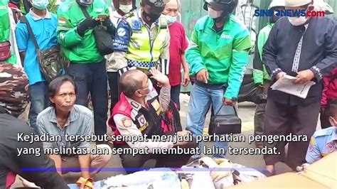 Pemotor Tabrak Mikrolet Di Salemba Jakpus Korban Patah Kaki Video